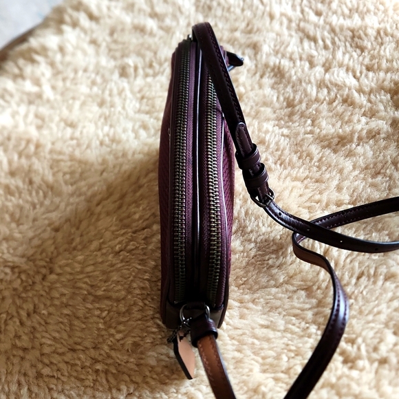 NWT Coach Legacy Jacquard Cranberry & Oxblood Leather Camera Bag Crossbody ❤️🤎 - Picture 6 of 16